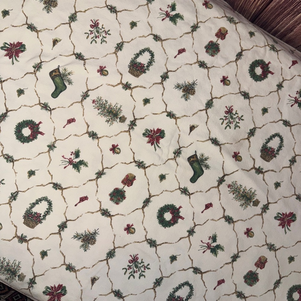 Christmas Tablecloth 58x108 Cream Cardinal Wreath Stocking Holiday Jacquard
